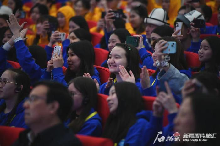 “汉语桥”上合组织国家青年学生春令营圆满结束