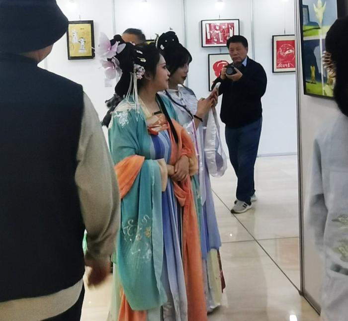 第二届新疆文化艺术节美术系列展览开启四种“对话模式”