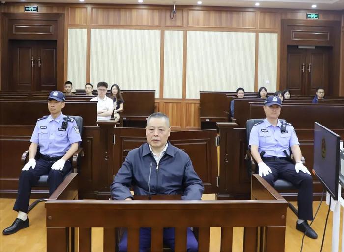 被控受贿4166万余元，贵州省自然资源厅原副厅长吴月平受审