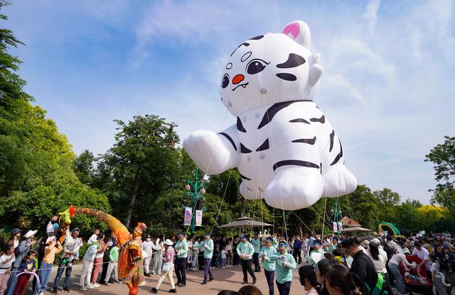 五一假期首日，郑州旅游景区火爆