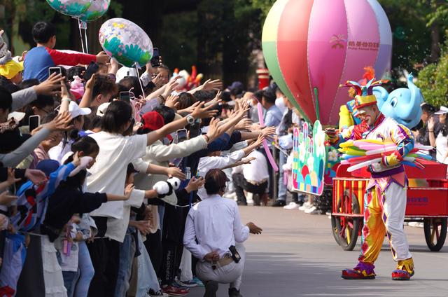 五一假期首日，郑州旅游景区火爆