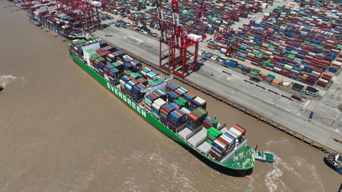 上海洋山港完成国内首例集装箱轮排放二氧化碳回收利用