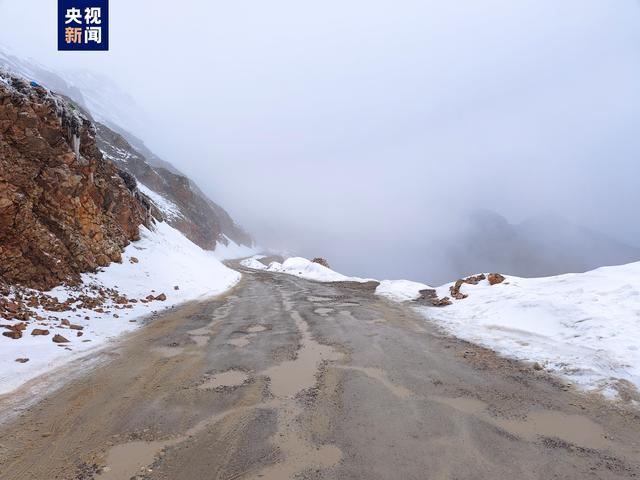 受道路结冰影响 G248线尼巴至扎尕那路段紧急封闭
