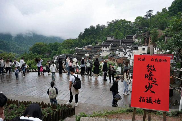 优酷白夜剧场《微暗之火》助力“五一”婺源旅游 取景地导游直呼“忙不过来”