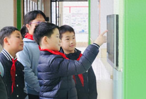 上海绿苑小学有个电子“树洞”，记录喜乐还能化解烦恼