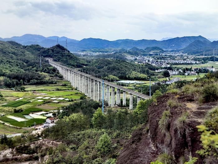 诗人采风浙江永康：与陈亮擦肩，为岩宕写诗