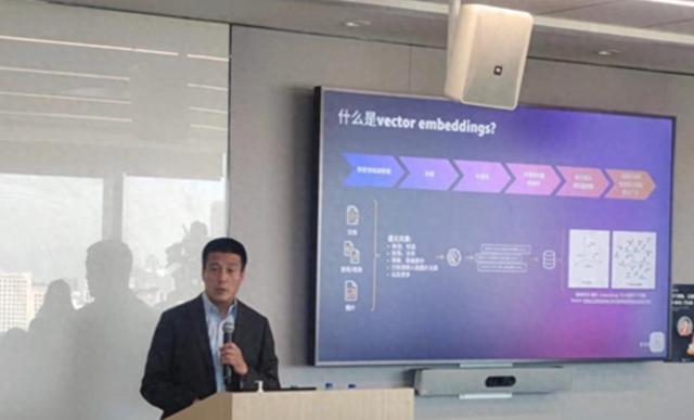 亚马逊云科技陈晓健：数据是企业在生成式AI时代取得成功的关键