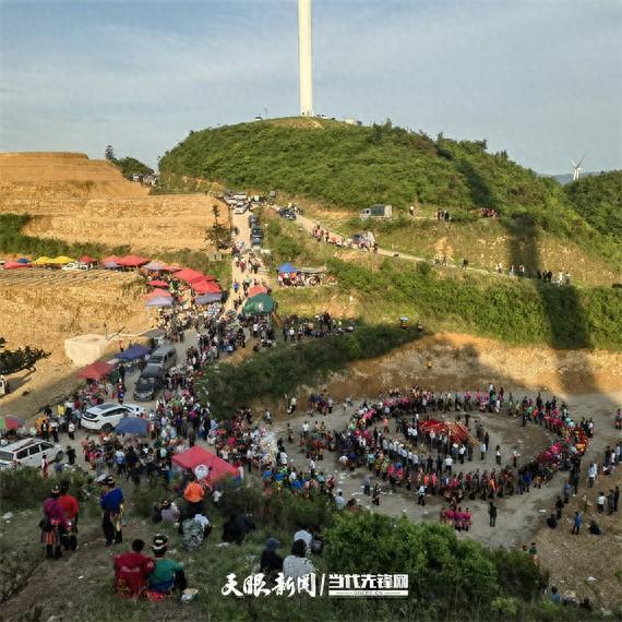 雷山独南苗寨：爬坡爬到山顶上 对歌对到日落坡