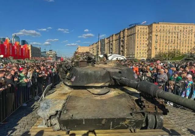 俄罗斯今日举行红场阅兵：规模继续缩小，装备展示凸显“前线优先”