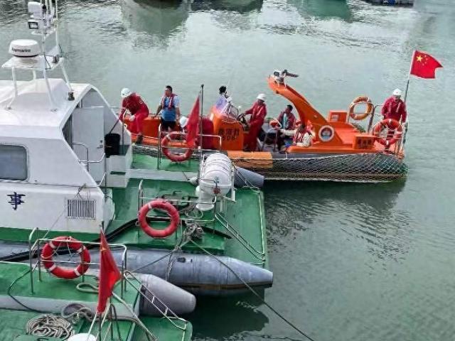 广西北海一船舶沉没，4名海钓人员落水遇险