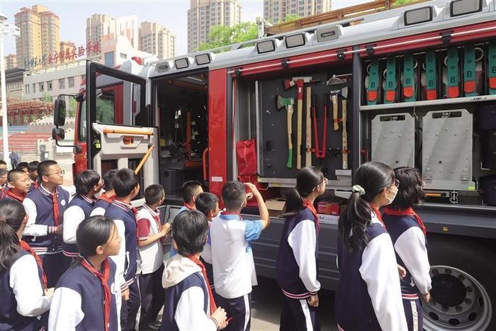 安宁区消防救援大队进入学校宣讲防灾减灾知识