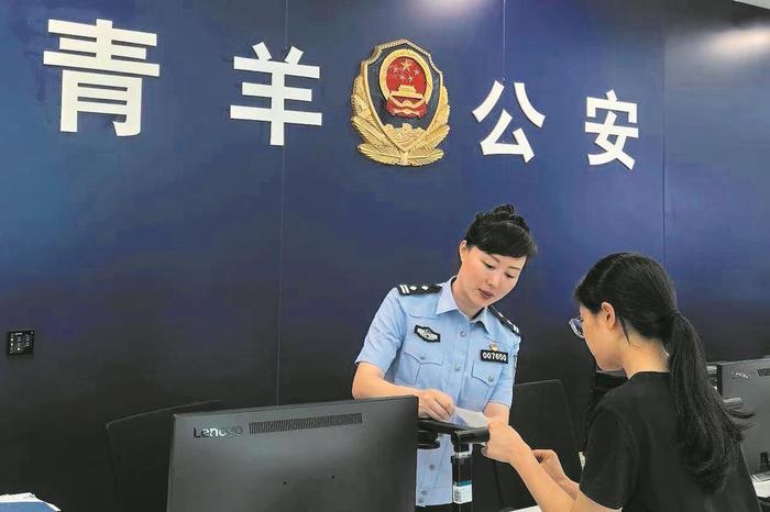 是警察 是法官 是护士……也是母亲