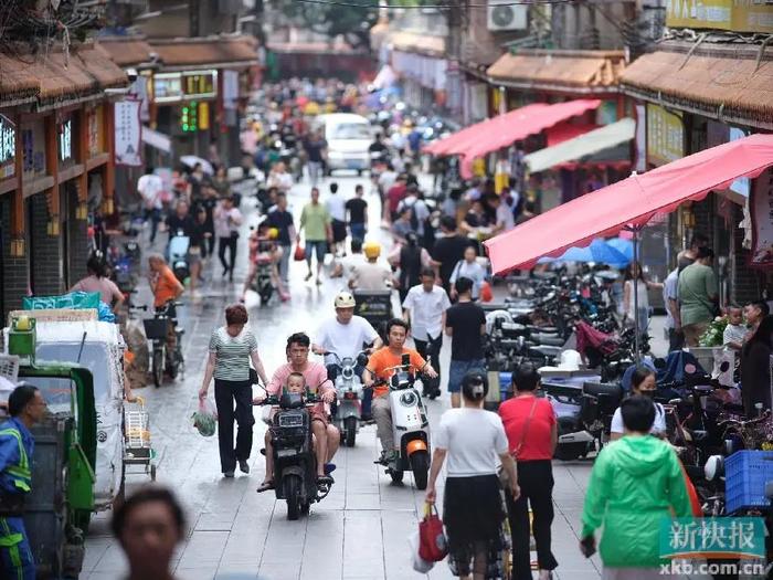 广州首次出现城中村禁停电单车  专家：因噎废食不能解决问题