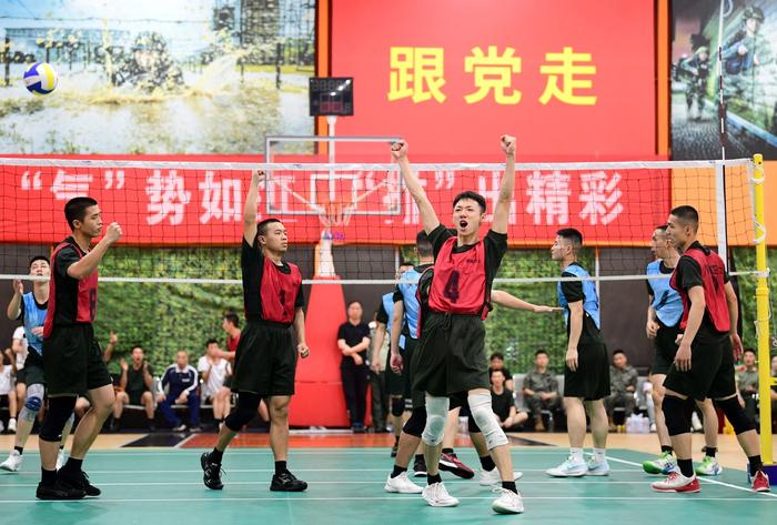 武警江西总队举办“强军杯”气排球比赛