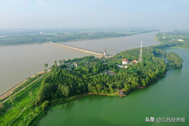 走近守护洪泽湖碧水安澜的水利人 著名诗人洪泽湖水利工程诗歌采风成功举行