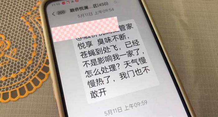 百万元快递堆在家中，却一个也不拆！这位老人到底缺了什么？