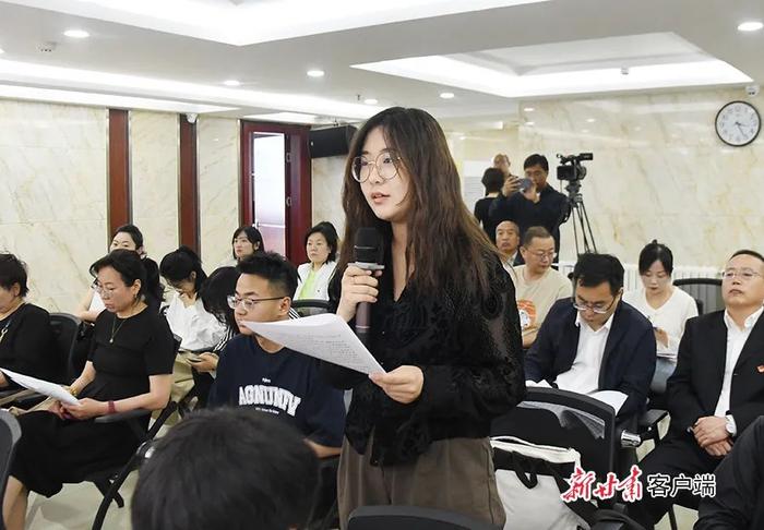 中国日报记者现场提问
