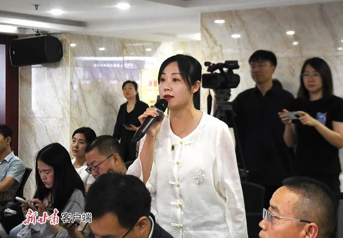 甘肃经济日报记者现场提问