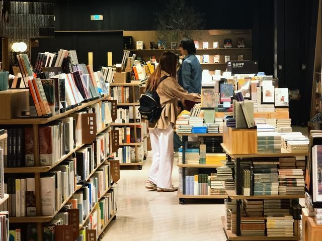 北京首家方所书店落地五棵松万达广场 开门迎客