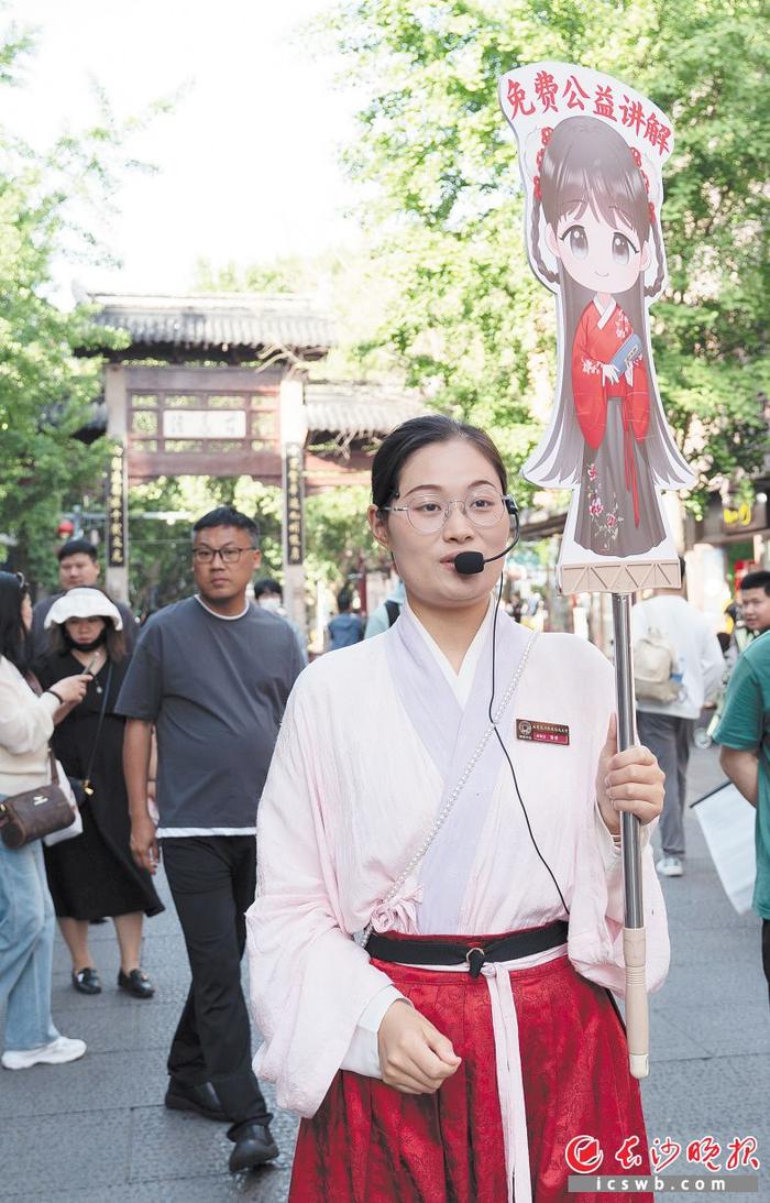 夫子庙—秦淮风光带藏着这些“友好”细节：免费讲解伴你深度游 暖心提示牌化解“尬”游