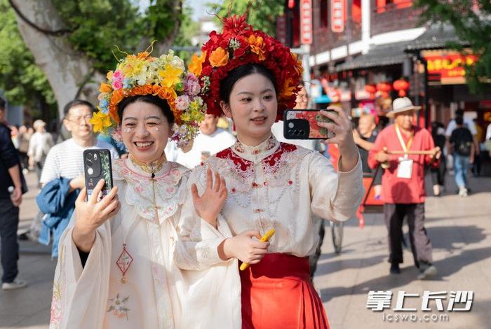 夫子庙—秦淮风光带藏着这些“友好”细节：免费讲解伴你深度游 暖心提示牌化解“尬”游