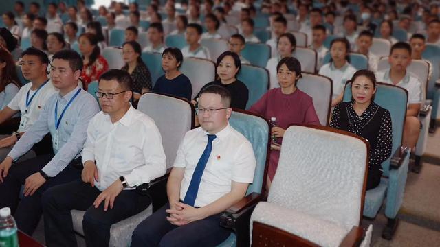 四川师范大学师生共赏《平教之路》传承教育思想 点燃青年激情