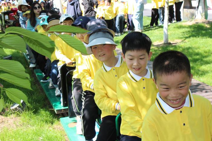 亭湖小学全体学生赴大洋湾开展综合实践活动  感受自然的美好和生命的活力