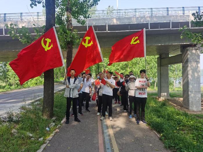 邮储银行亳州市利辛县支行开展“ 春日踏青·快乐健行”活动