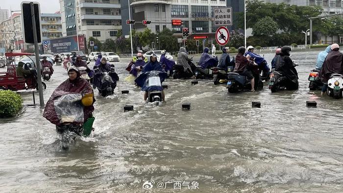 多地暴雨红色预警！广东天气预计：或有5波“龙舟水”来袭本省