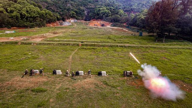 超燃训练组图来袭！第74集团军某旅展开实弹射击