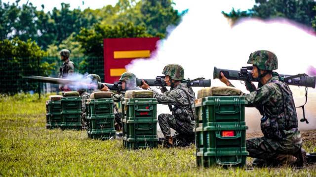 超燃训练组图来袭！第74集团军某旅展开实弹射击