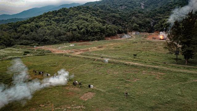 超燃训练组图来袭！第74集团军某旅展开实弹射击