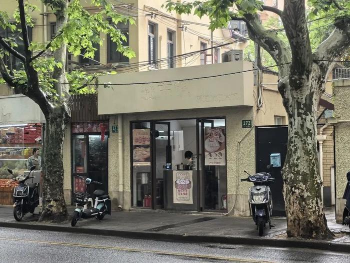 上海一包子铺老板称申请近10次未能办下店招，街道工作人员回应