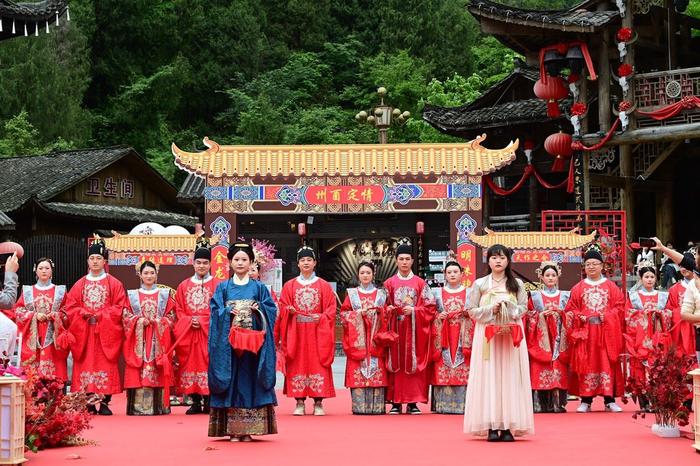 图集｜集体国潮婚礼“小仪式”，彰显移风易俗“大文明”