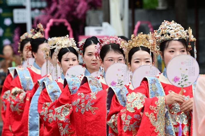 图集｜集体国潮婚礼“小仪式”，彰显移风易俗“大文明”