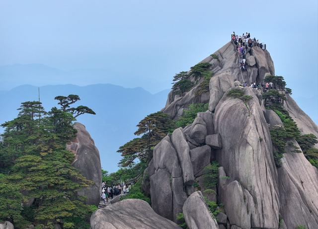 黄山天都峰时隔5年恢复开放，著名景点“鲫鱼背”再上线