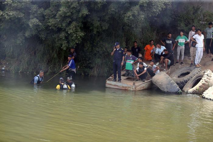 早安·世界｜新航一客机因严重气流颠簸备降泰国，已致1人死