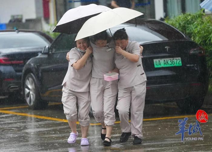 广州启动暴雨Ⅲ级应急响应，多区预警！｜今年首个台风要来了？最新研判→