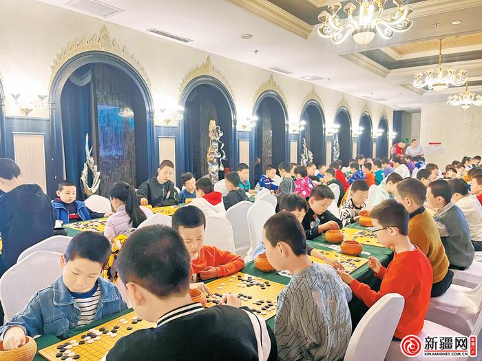 【铸牢中华民族共同体意识】少年围棋热在乌鲁木齐兴起——围棋进校园，让孩子们“棋”乐无穷