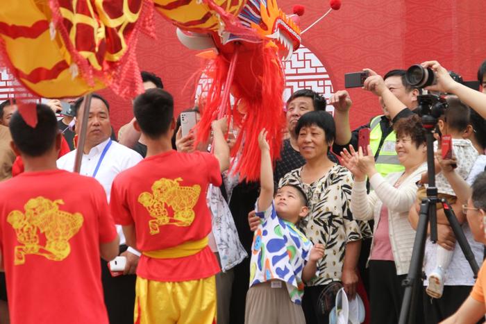 逛庙会、赏非遗，民俗、美食齐“上阵” 奶子房庙会真热闹！