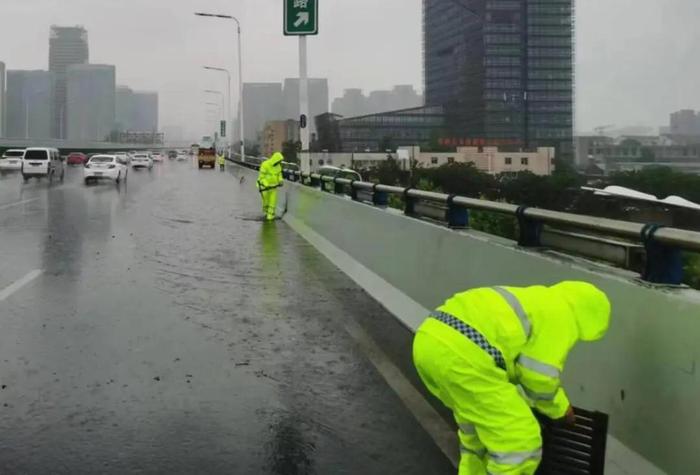 安徽变更强对流黄色预警！合肥交警提醒：这些路段仍有积水，正全力处置！