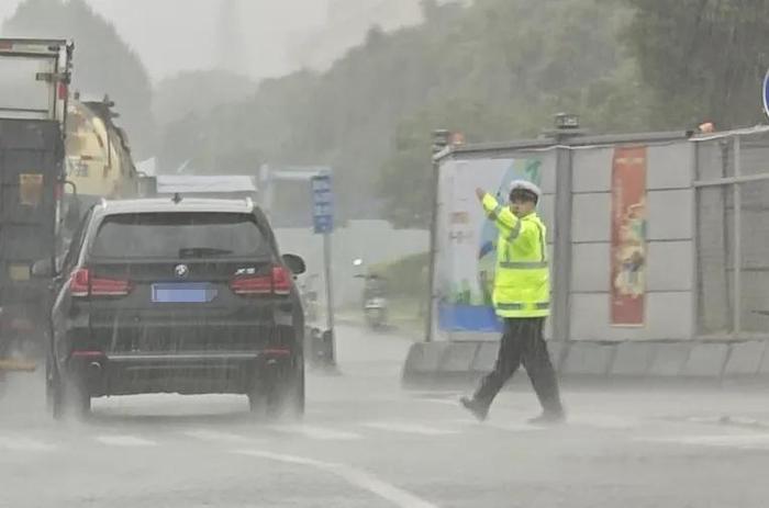 安徽变更强对流黄色预警！合肥交警提醒：这些路段仍有积水，正全力处置！