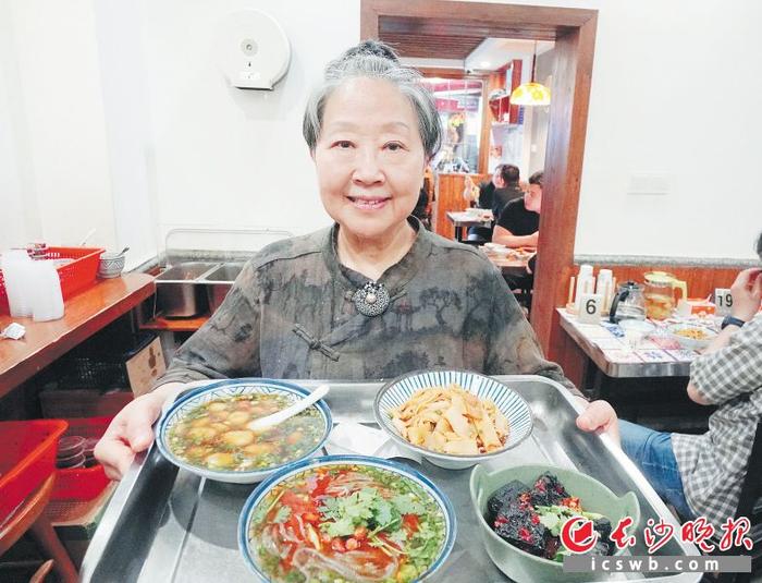 “美食博主”长沙孔姨：“70后”网红在抗癌路上重连亲情，和家人携手传承老长沙味道