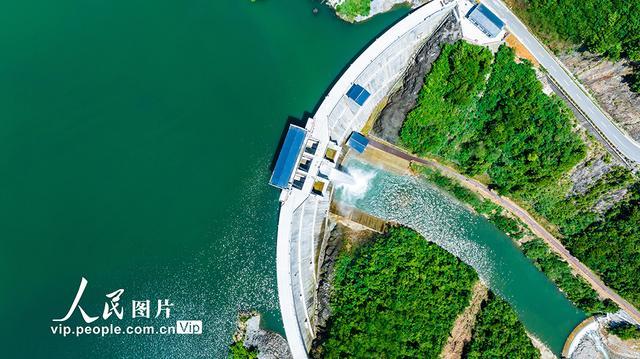 浙江杭州：双溪口水电站发电机组试运行