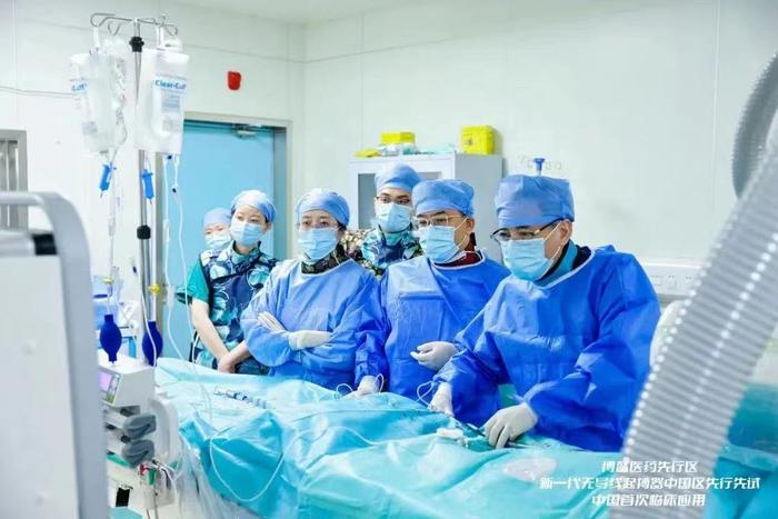 刷新最小年龄纪录，上海医生为7岁女孩植入2.0版最小心脏起搏器
