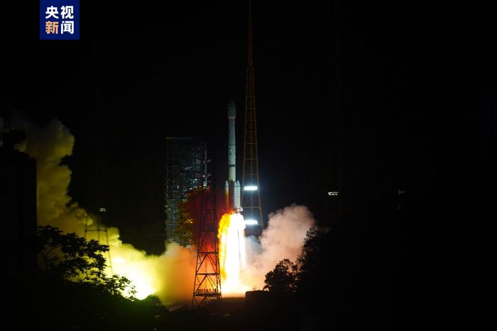 中国成功发射巴基斯坦多任务通信卫星