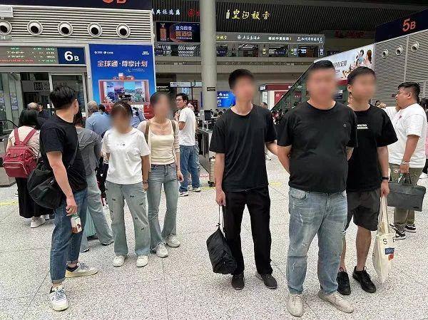 情侣5万元卖掉亲生儿子？上海铁路警方：6名嫌疑人被抓