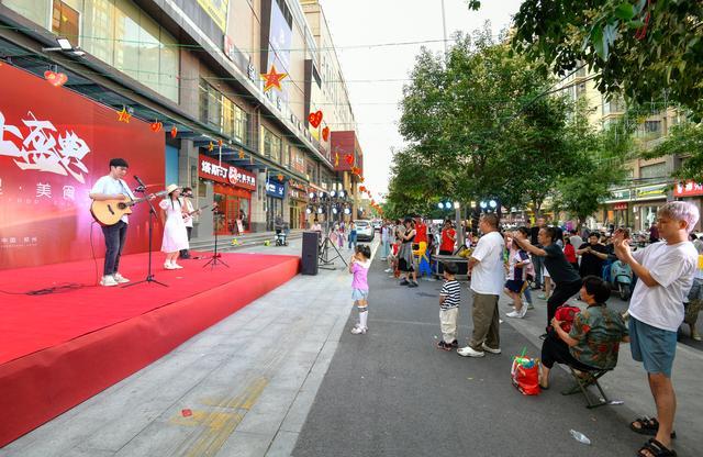 郑州市民消夏再添好去处！ 长虹时光里美食文化街全新亮相