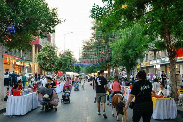 郑州市民消夏再添好去处！ 长虹时光里美食文化街全新亮相