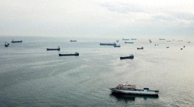 因货船发动机故障，土耳其博斯普鲁斯海峡交通暂停